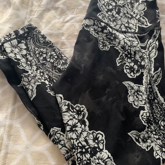 Lululemon leggings - Picture 4 of 4